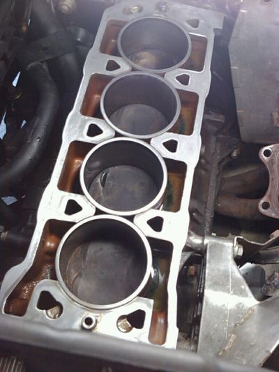 The open compartment of the internal combustion engine 