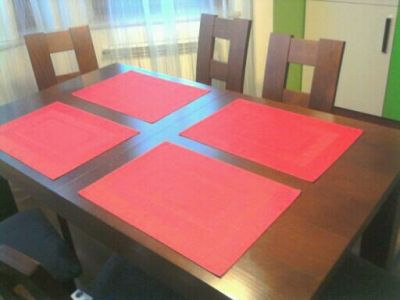 How to decorate a table? What color tablecloth choose?