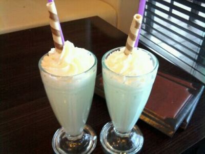 Shake pear-mint and whipped cream - delicious dessert with friend.