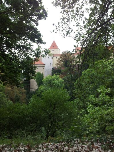 Passeggiata lungo il castello