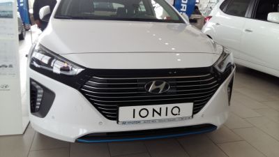 What is hybrid car - Hyundai ioniq hybrid example - is the hybrid engine future